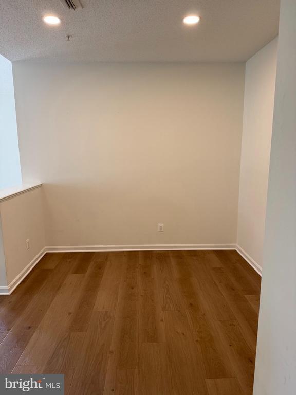 Building Photo - 1704 Lake Shore Crest Dr