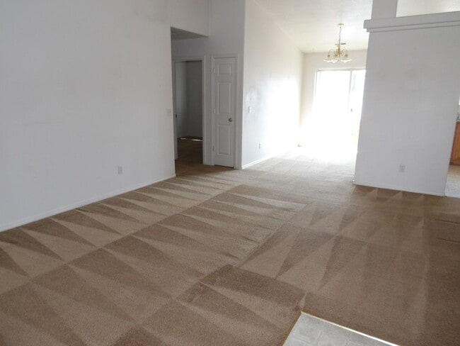 Building Photo - Home in the Landings!