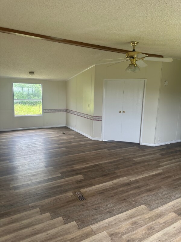 Building Photo - 230 Linda's Ln