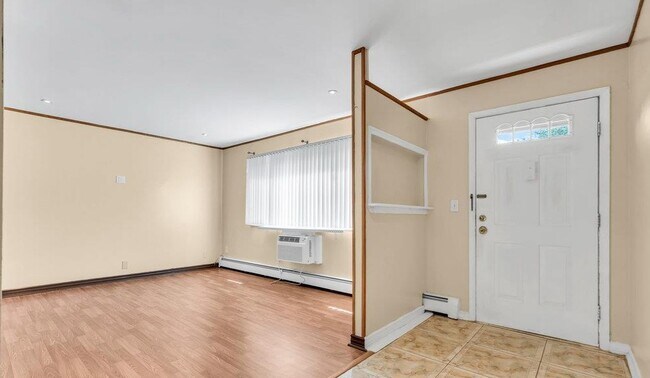 Building Photo - 325 Cricket Ln