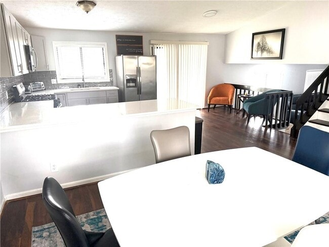 Building Photo - 5285 Mainstreet Park Dr