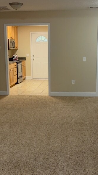 Building Photo - 112 Lakeview Commons Dr