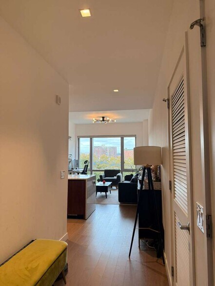 Building Photo - 75 Park Ln S