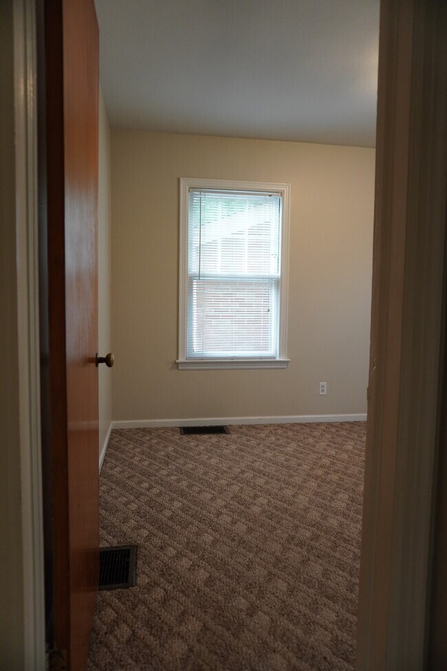 Building Photo - 425