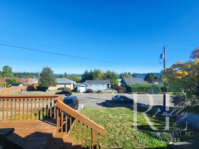 Building Photo - Fantastic Manette; Seattle Peek-a-boo