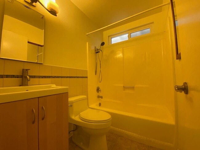 Building Photo - Cozy 2 Bed 1 Bath in the Peacock Hills 55+ Community!