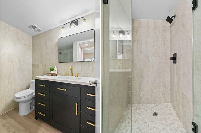 Building Photo - 2233 NW 22nd Ave