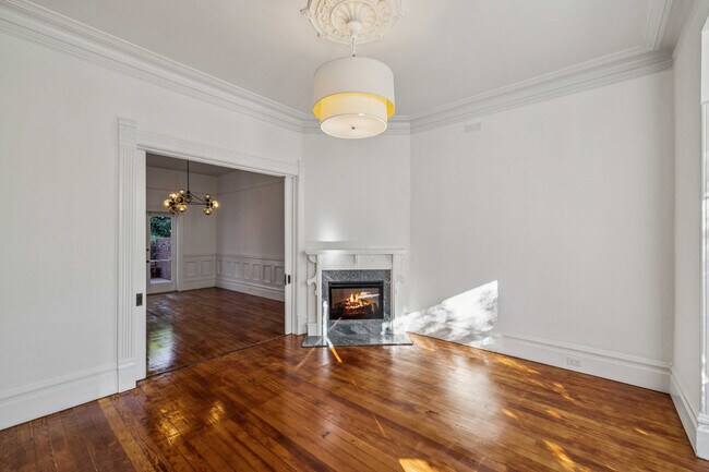 Building Photo - 282 Eureka St