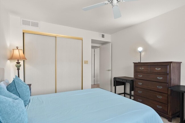 Building Photo - 7910 E Camelback Rd