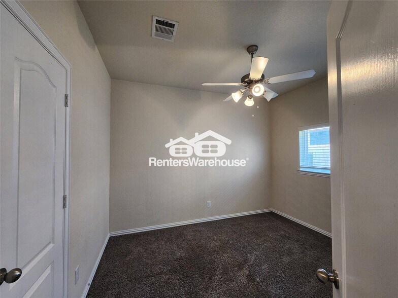 Building Photo - 12708 S Shore Dr