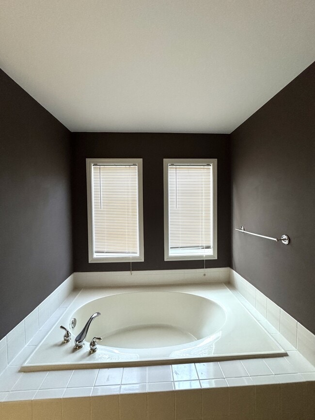 Building Photo - 6314 Mimosa Cir