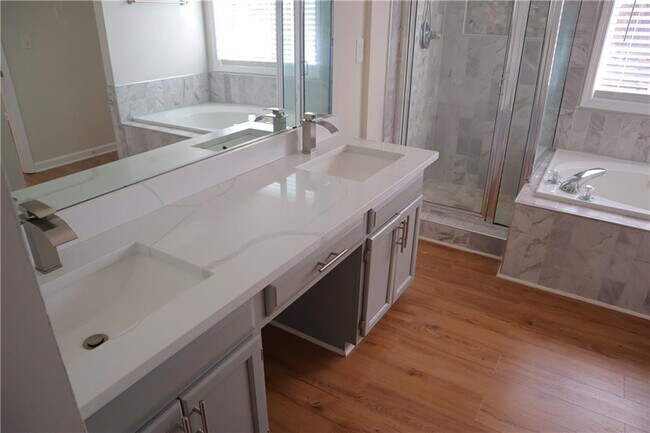 Building Photo - 2079 Riverlanding Cir