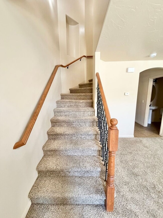 Building Photo - Fossil Hills #51-Beautiful town home near little valley