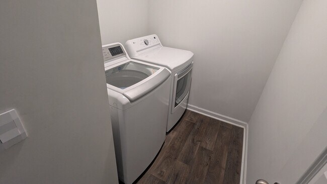 Building Photo - 112 Painted Lady Lp