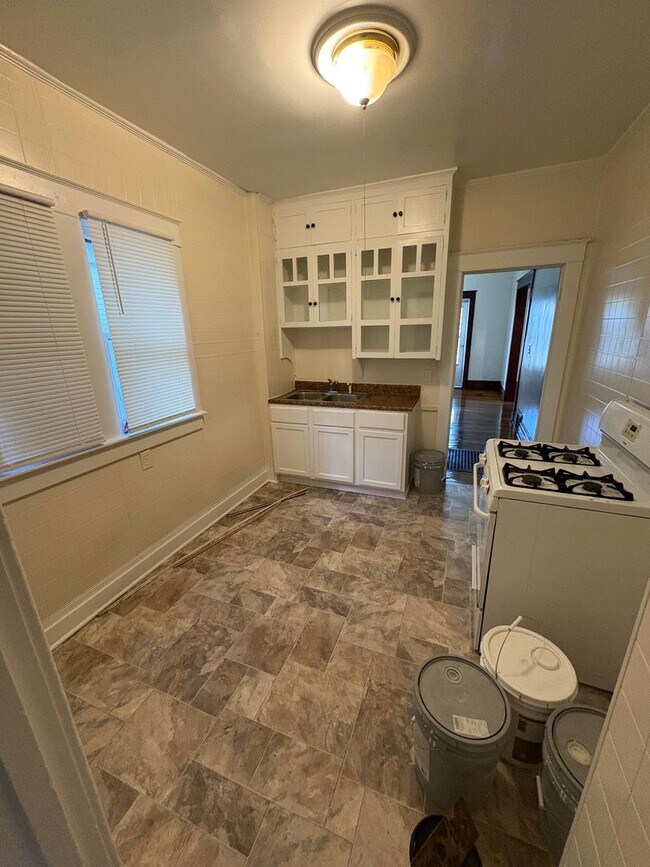 Building Photo - Large 3 bedroom house available