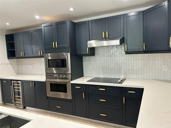 Building Photo - 251 Crandon Blvd