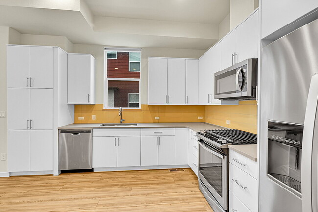 Building Photo - $2,895.00, 3 bedrooms, 3.5 baths, located ...