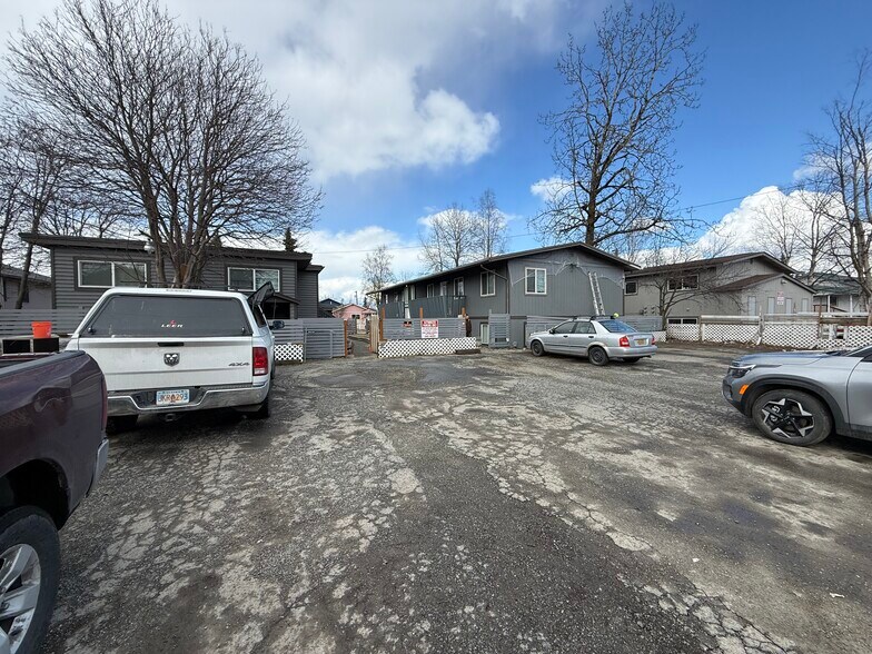 Building Photo - 1024 E 12th Ave
