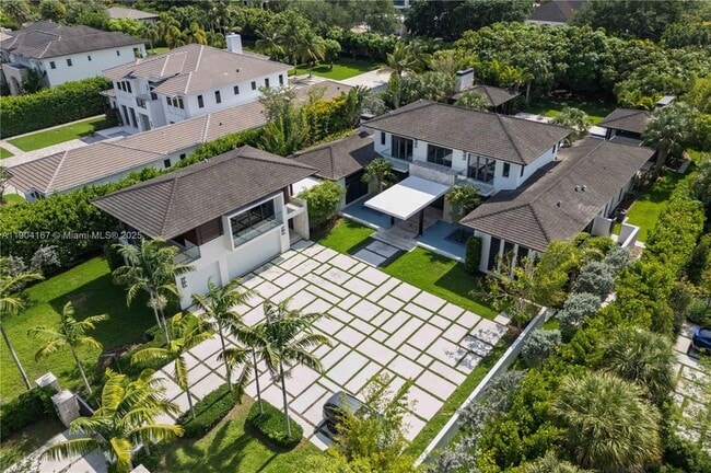 Building Photo - 9000 SW 63rd Ct