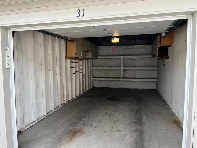 Building Photo - Lake Front Rental - Long term and utilities paid