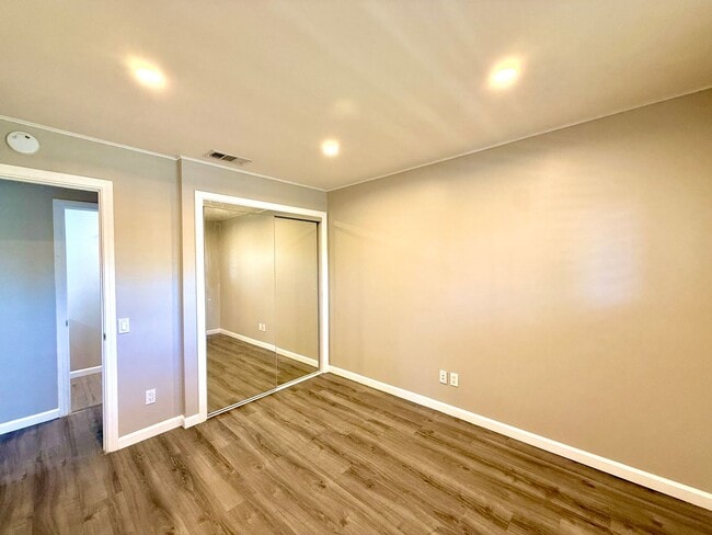 Building Photo - 685 N Ashurst Ct