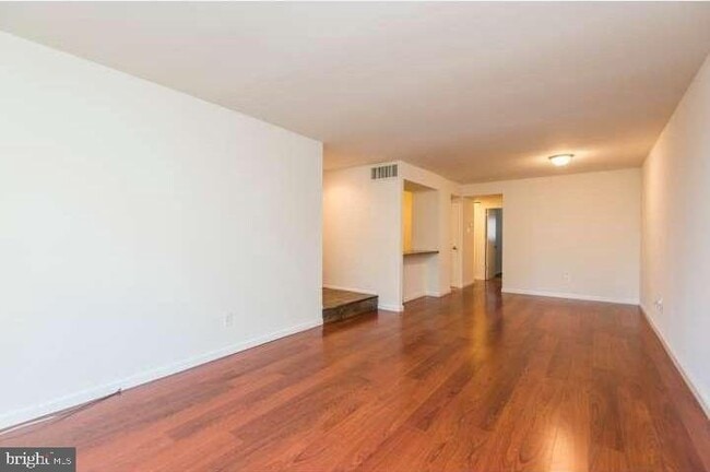 Building Photo - 326 Hermit St