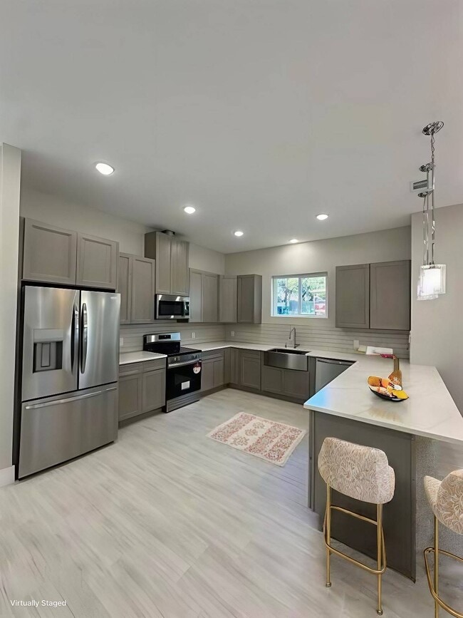 Building Photo - 301 Knights Row