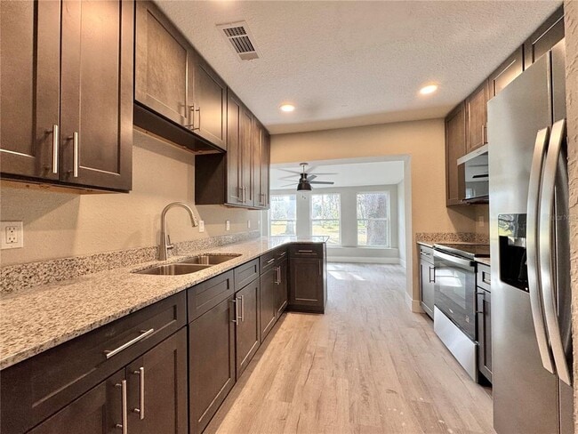 Building Photo - 2346 Section Dr