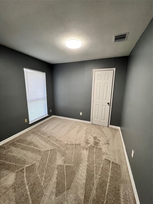 Building Photo - 14003 Hollow Pines Ct