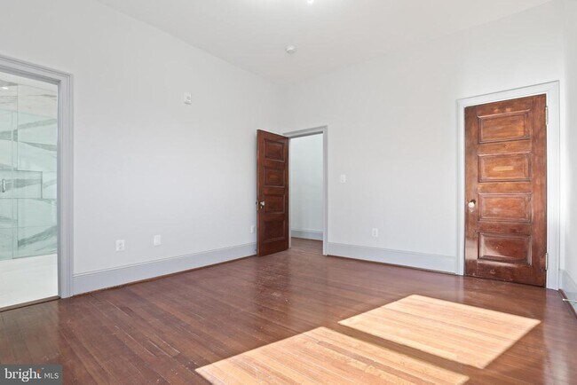 Building Photo - 812 Park Ave