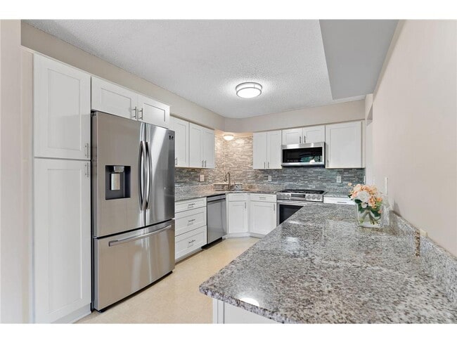 Building Photo - 560 Donegal Cir