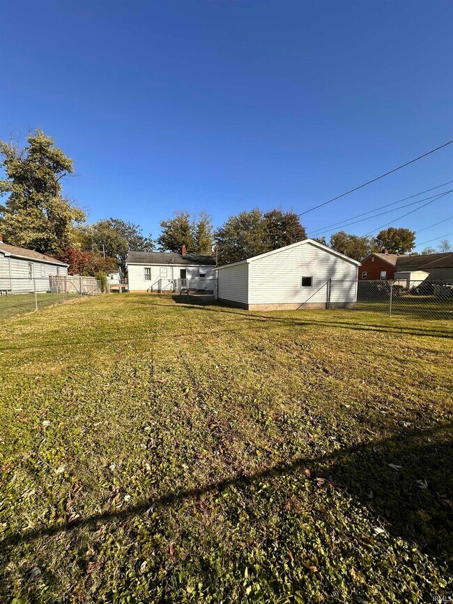 Building Photo - 104 N Norman Ave