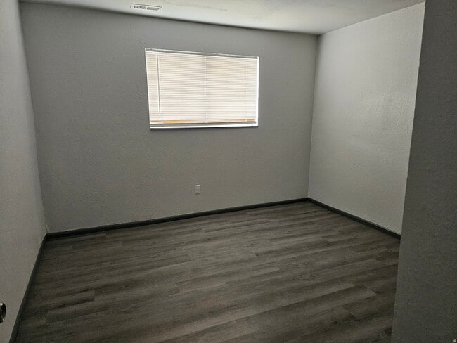 Building Photo - 215 N 400 W