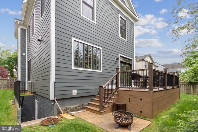 Building Photo - 7604 Holiday Terrace