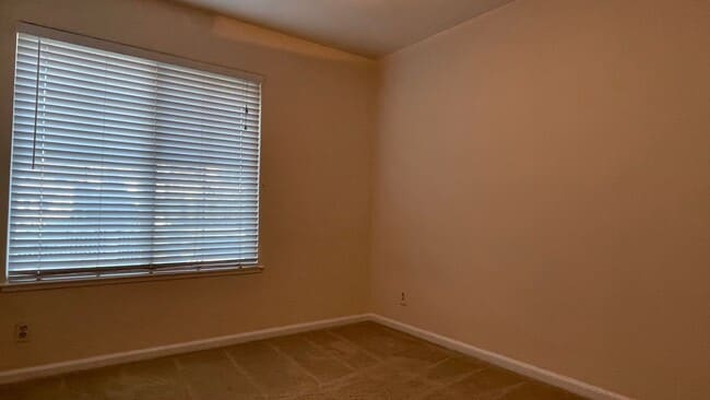 Building Photo - 960 Branham Ln
