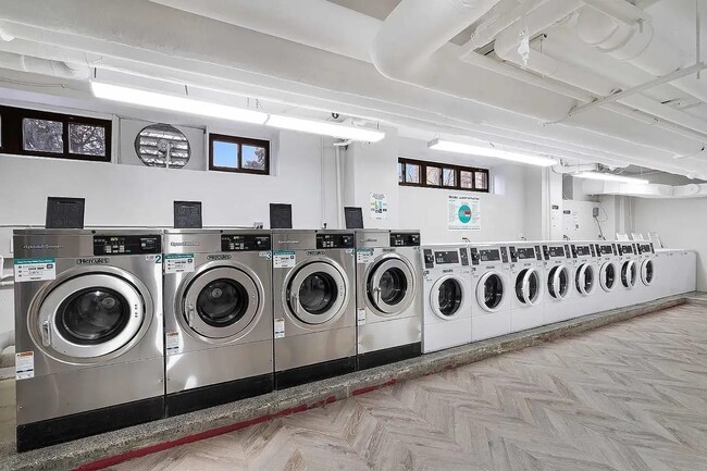 Building Photo - 225 ST PAUL Ave