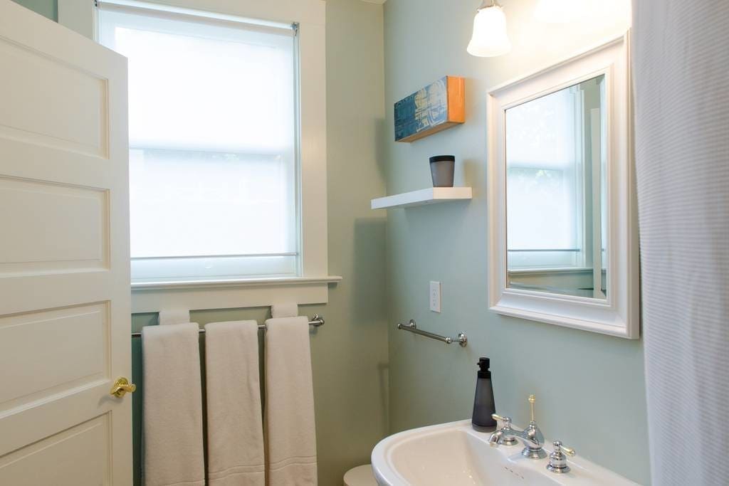 Building Photo - 1523 SE Ankeny St