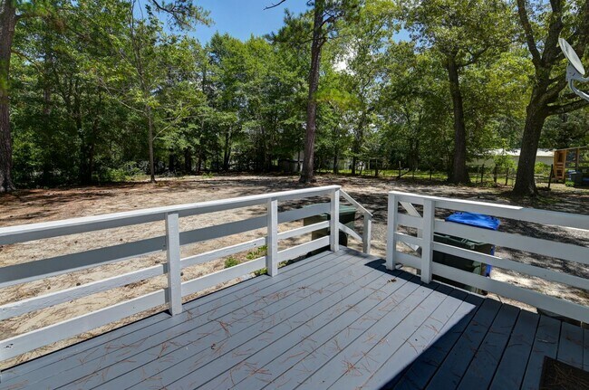 Building Photo - Charming 2 Bedroom Home, close to USC & lo...