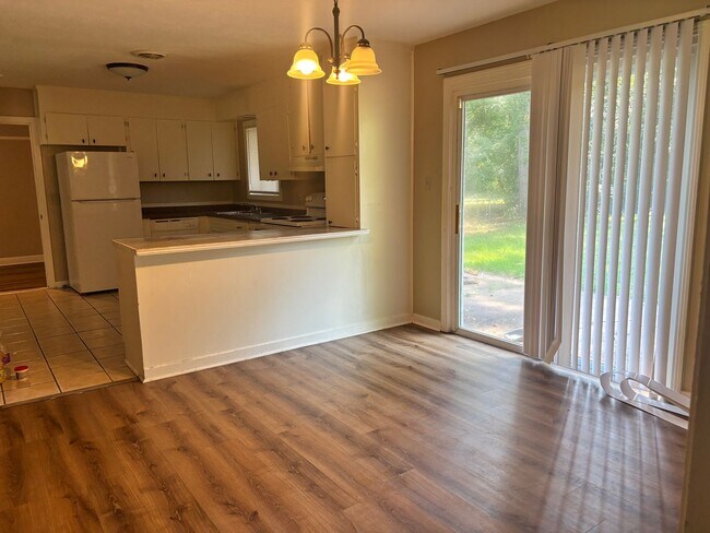 Building Photo - 151 Chatham Cir