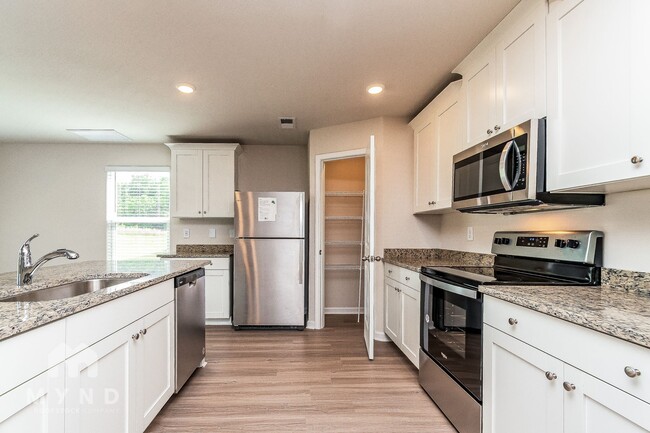 Building Photo - 265 Royal Mdw Dr