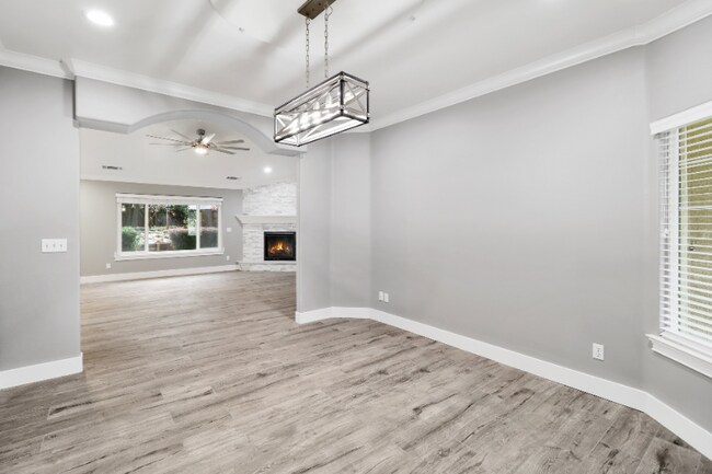 Building Photo - 3451 Woodbury Dr