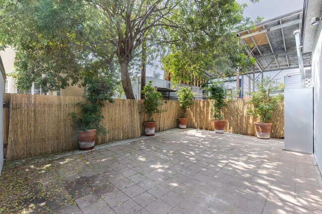 Building Photo - Fully Renovated 2BR/1BA Unit in Altadena –...