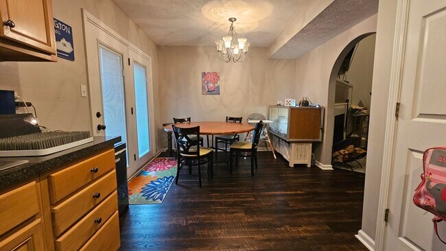 Building Photo - 265 Darenia Ln