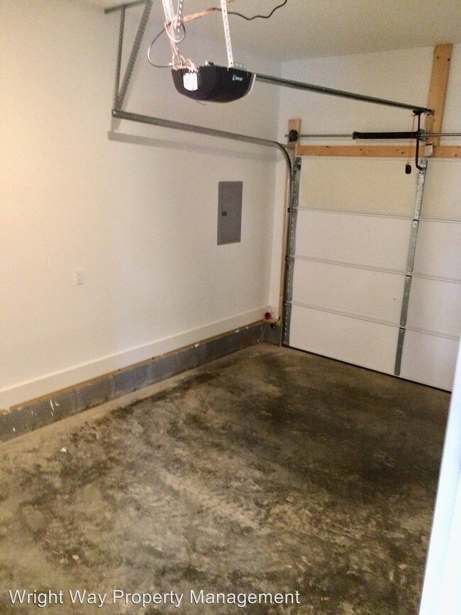 Building Photo - 1138 Kenton St