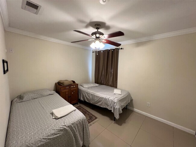 Building Photo - 9302 Pl