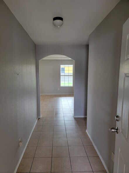 Building Photo - 2701 Silver Oak Ave