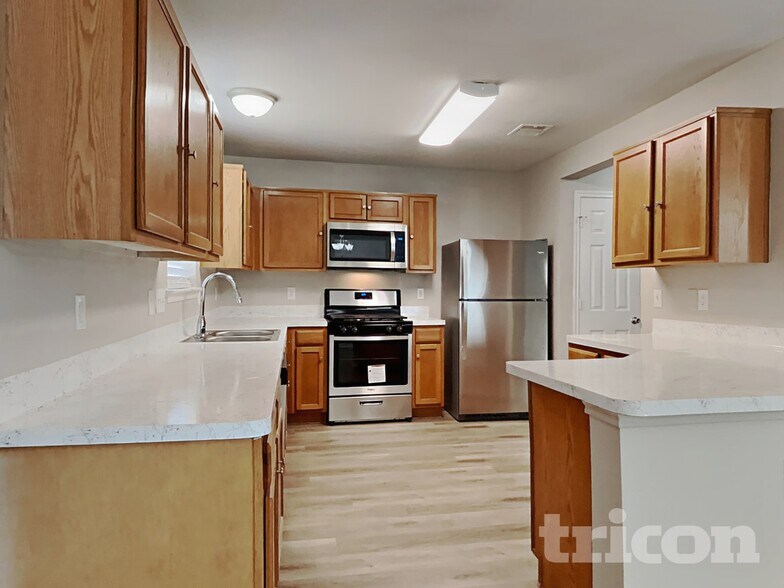 Building Photo - 7711 Cypress Edge Dr
