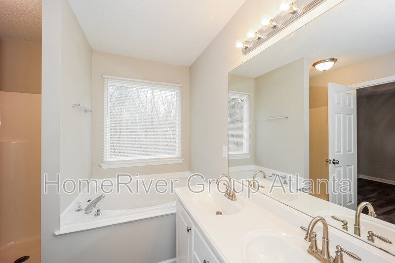 Building Photo - 4050 Robin Cir
