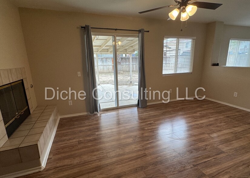 Building Photo - 4825 Country Grove Way