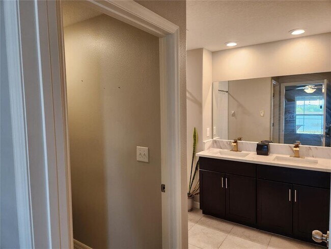 Building Photo - 872 Olive Conch St